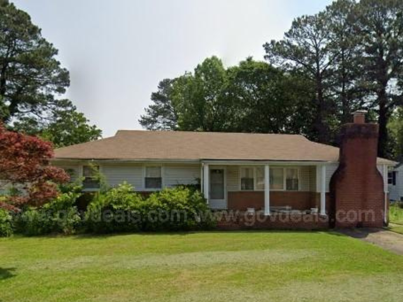 GovDeals's tweet photo. Looking for Virginia real estate housing or commercial investment opportunities? 🏡🏬 Portsmouth, VA has a property for you! 
Check out these new auctions here: https://t.co/fSuOk38YkC https://t.co/S0jEyaJldr