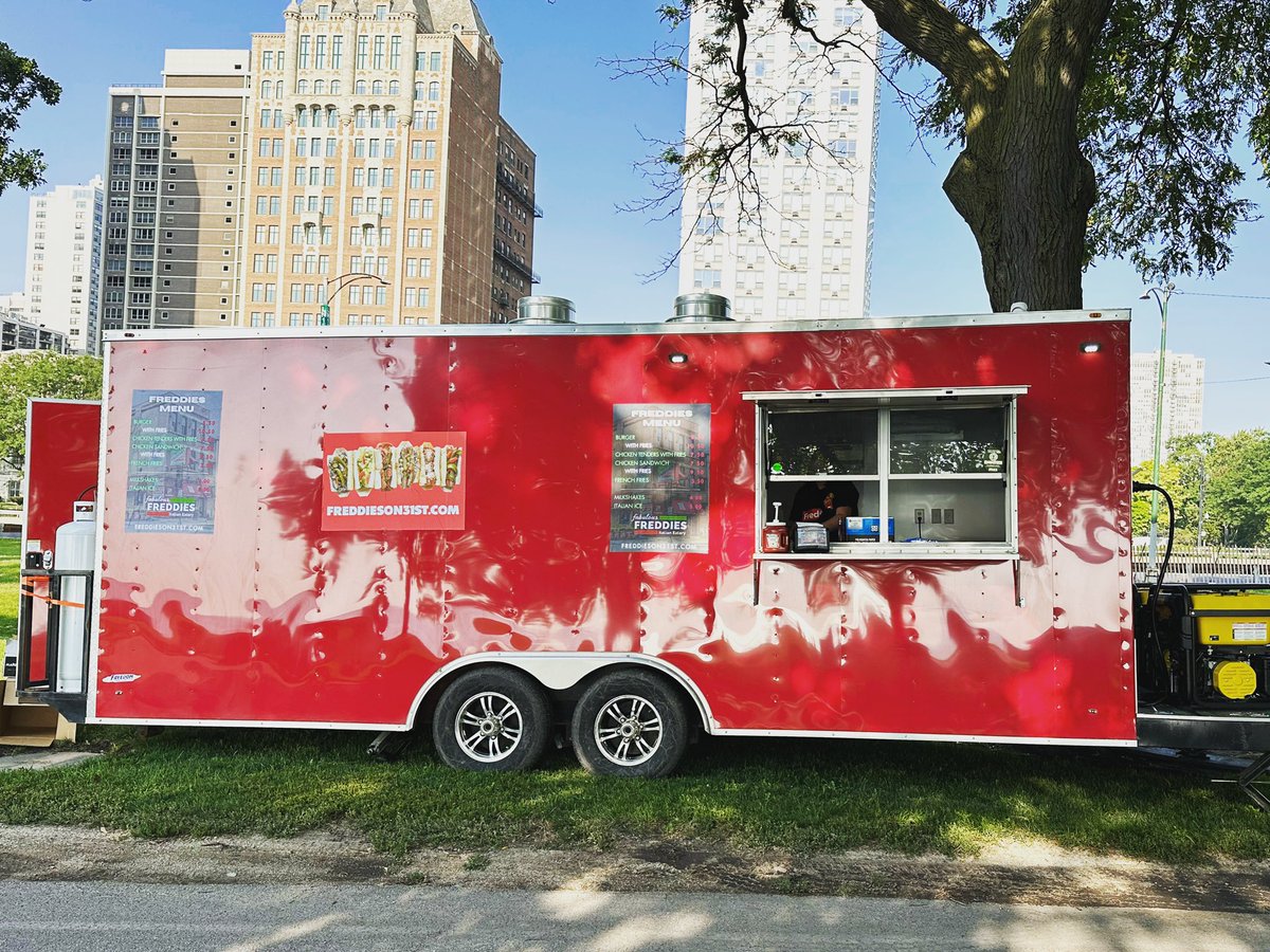 FreddiesOn31st's tweet photo. Stop by our truck if you’re at Air and Water Show this weekend • 🍔🍟🥤 #Chicago #ChicagoFood #NorthAvenueBeach #AirandWaterShow https://t.co/zkxByMULtz