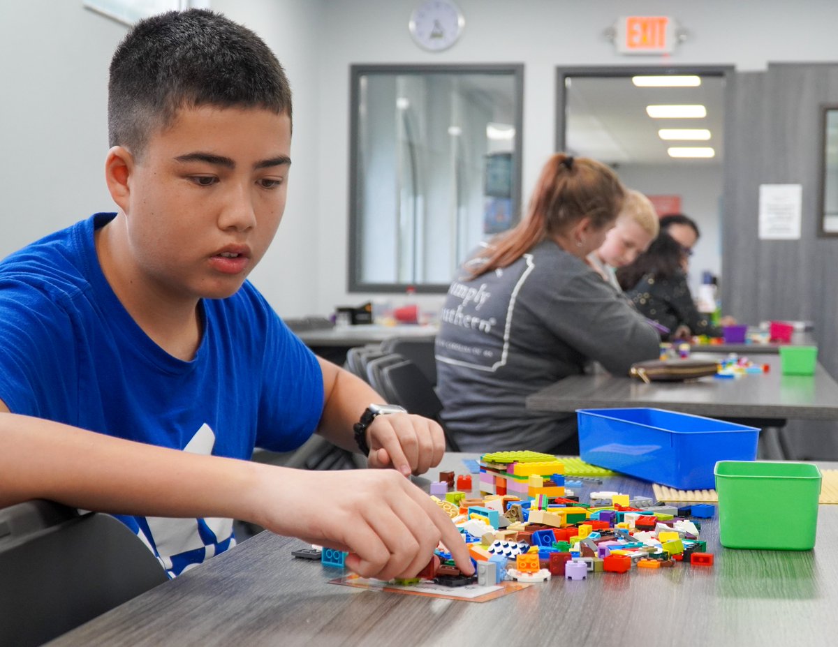 CityofAltamonte's tweet photo. Let your imagination take shape at the LEGO Makers Club. The #CityLibrary invites kids ages 8 to 14 to build themed LEGO STEM creations this Monday, August 21, from 4 to 5 p.m. Sponsored by #AS2I. Learn more: https://t.co/O5weA2xwSn #LiveAltamonte https://t.co/HRtVRcWHti