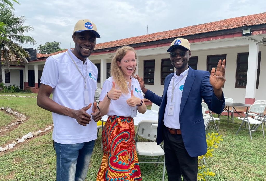 Participants to instructors😀. <a href="/SciencePaige/">Paige E. Martin</a> (middle) has been instrumental to this journey. #COESSING #CapacityBuilding