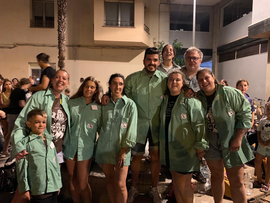 CastellerMollet's tweet photo. Nova entrega de camises.💚
Ara a estrenar-les a la Festa Major, i a gaudir dels #castells. Anem totes #verdclaret💚
#FMMollet #ambtumesamunt #castellers #castelleres https://t.co/yUUZlRNQmq
