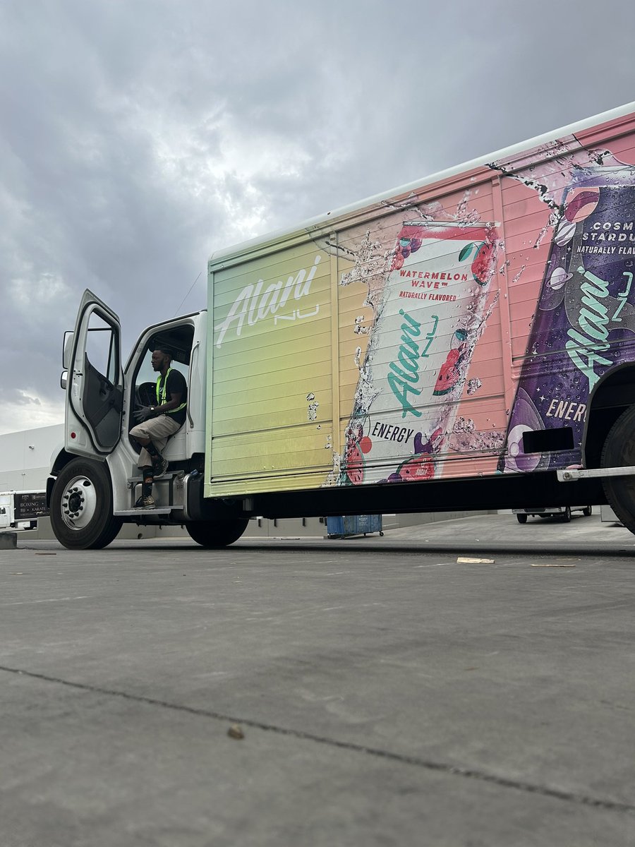 itsNov9's tweet image. I’m A Delivery Driver Now 🤝🏾💰💰💰💰 @AlaniNutrition