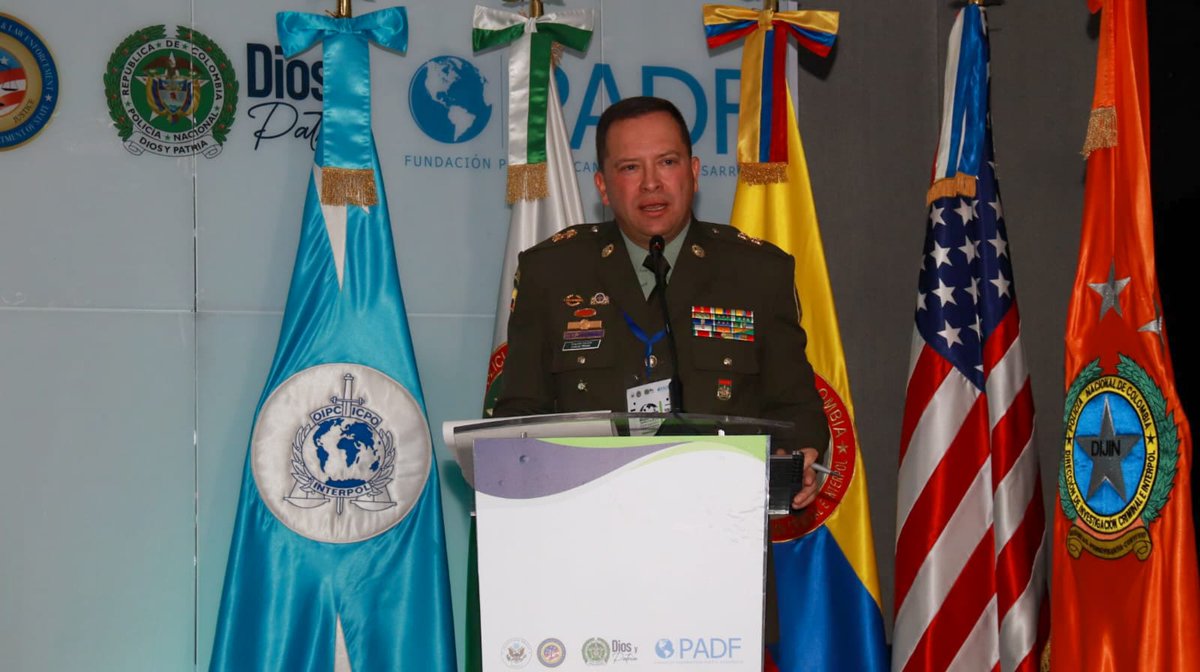 DIJINPolicia's tweet photo. El señor brigadier general Carlos Fernando Triana Beltrán, Inspector Generaly Responsabilidad Profesional de @PoliciaColombia, realiza ponencia denominada “Estrategias institucionales para la transparencia y elcorrecto actuar policial��.

#DiosYPatria https://t.co/Lzoio0YcTk