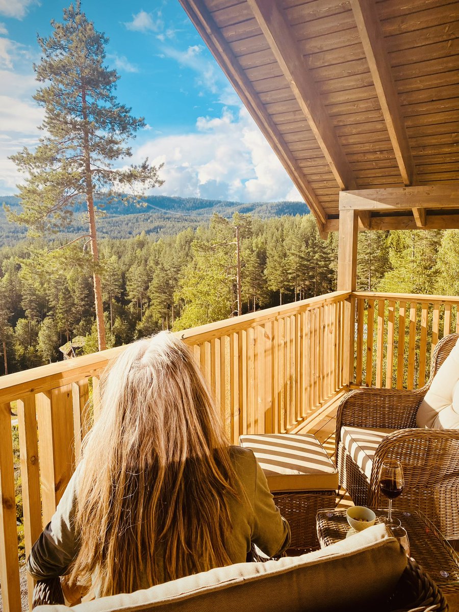 janvayne's tweet photo. We hebben m net voor het eerst uitgebreid getest, deze te gekke houten Noorse villa, Gandalv Hytte!
Fantastisch,  middenin Noorwegen, tussen de bergen en meren.
Rust, ongerepte natuur!

En wanneer we er zelf niet kunnen zijn is ie te huur:

https://t.co/ivx6rzbX8c https://t.co/r9izL6zztI