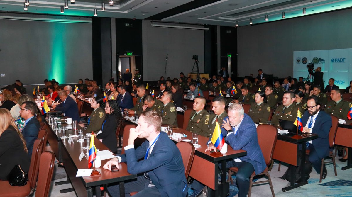 DIJINPolicia's tweet photo. El señor brigadier general Carlos Fernando Triana Beltrán, Inspector Generaly Responsabilidad Profesional de @PoliciaColombia, realiza ponencia denominada “Estrategias institucionales para la transparencia y elcorrecto actuar policial��.

#DiosYPatria https://t.co/Lzoio0YcTk