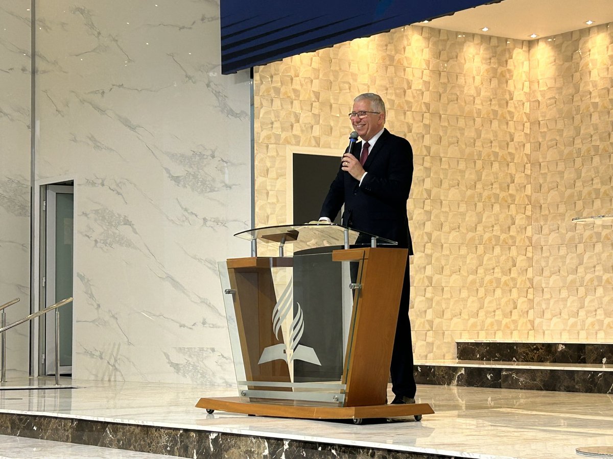 AdventistasUPS's tweet photo. 🔴“Nuestras prioridades: Formar más líderes en las iglesias, el cuidado de las nuevas generaciones y de los que recién llegaron a la iglesia. Plantar nuevas iglesias, y que nuestros hermanos vivan una experiencia sistemática de fidelidad” -  Pr. Charlles Britis, presidente UPS. https://t.co/DMHtM0FnrN