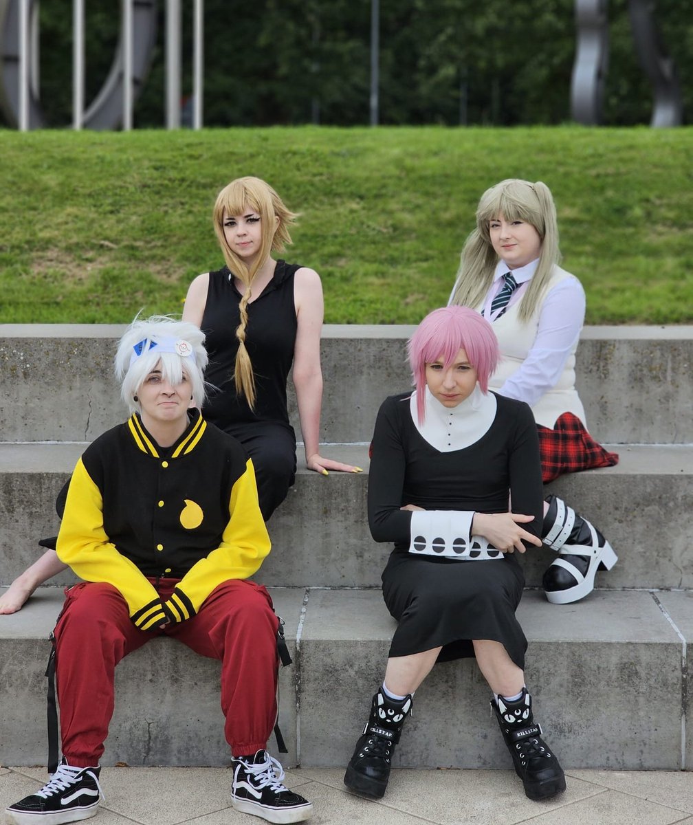 syringegun1's tweet photo. gang #amecon https://t.co/iWrZ6HQovJ