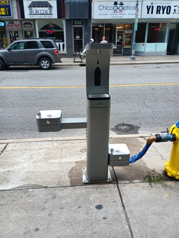 highjinxottawa's tweet photo. We are so happy to see this water station at Bank and Cooper. It’s placed in an area where vulnerable people and pets need water, not only to drink but for food preparation and hygiene. Now, how about some washrooms to go with it? @_mayormarksutcliffe
#HousingCrisis https://t.co/OVpphQqFRt