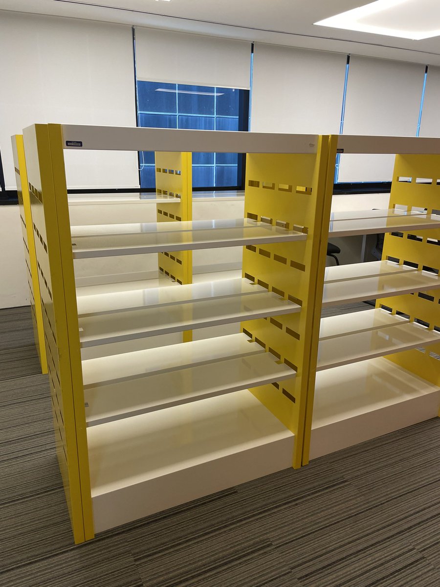 bancofums's tweet photo. por demanda pública, o universo banco no fums se expande:
já tem livros na biblioteca? 
(o que claramente não é tão importante quanto banco no fumódromo) https://t.co/hd3aBPZhkp