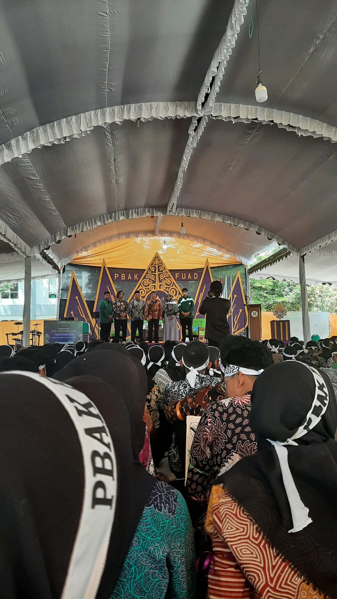 aura_yuniar3's tweet photo. #MabaUINSATU2023 #PBAKFUAD2023 #Estungkara #EstungkaraMahasiswa #Bijakatasteknologidigital #Jamfud https://t.co/CHHF77LgnG