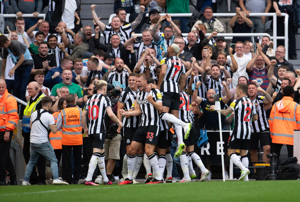 🚨 NOW: The Social 🙌 🎤 @ade_oladipo1 is joined by @HarrySymeou 🔘 Can #NUFC go to the Etihad & get a result? 🔘 Kane set for his Bundesliga debut 🔘 @alex_crook joins us! ➕ More! How to listen: 📻 DAB+ 📱 App 🔊 Smart Speaker 💻 Online → talksport.com/live2