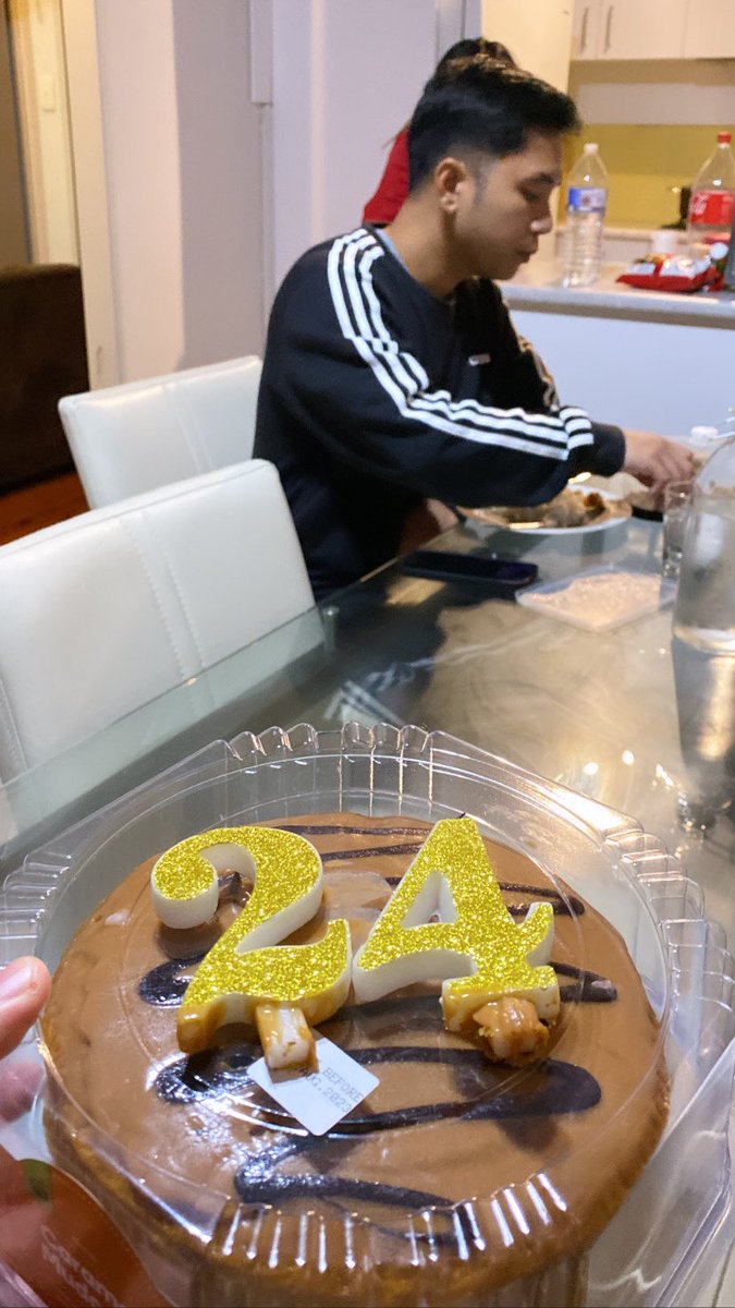 LianRbnl's tweet photo. So anong unang kakainin? #birthday #24th https://t.co/8lSddtM6xx
