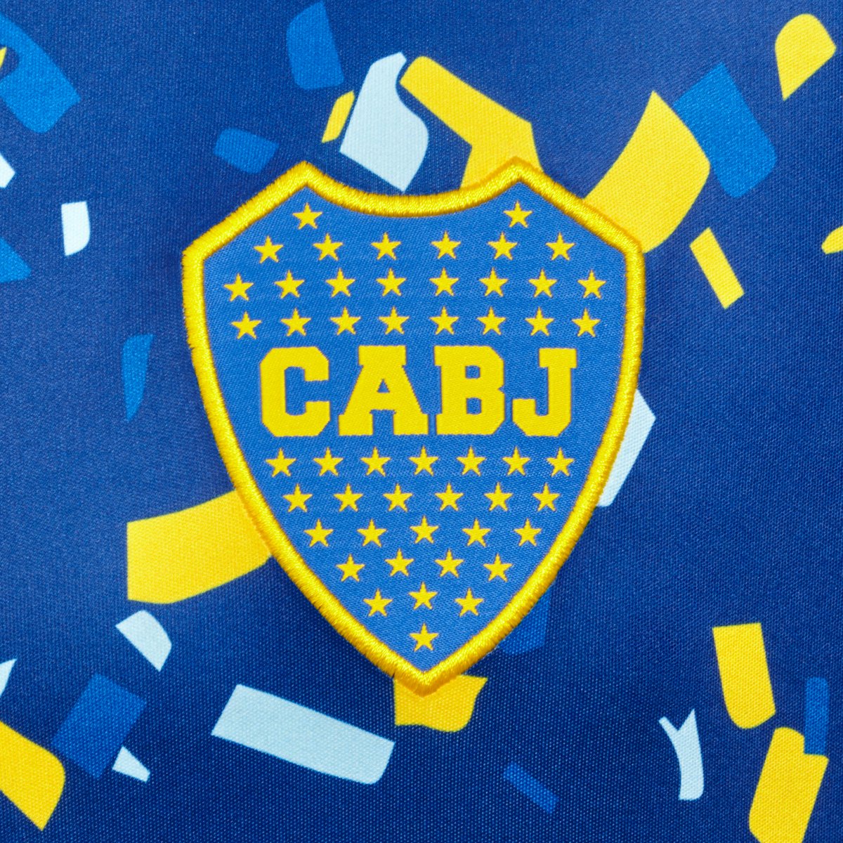 La nueva camiseta de calentamiento de Boca 23-24 detalles.