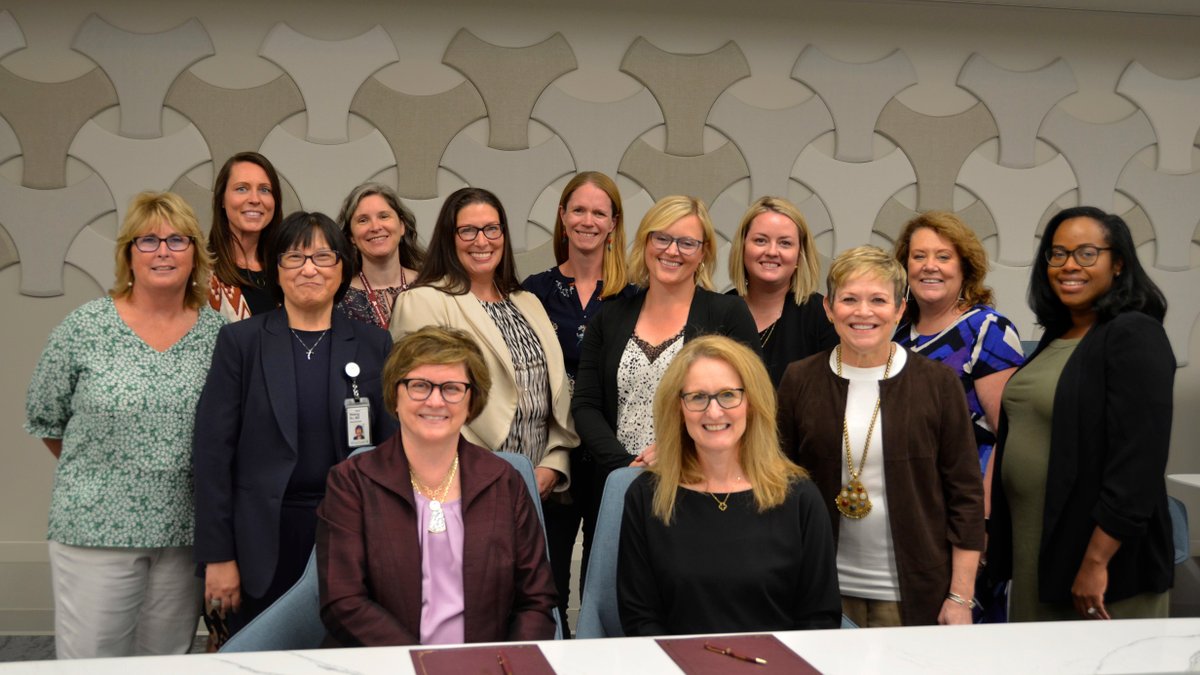 The <a href="/UMNNursing/">University of Minnesota School of Nursing</a> formed a Collaboratory with <a href="/AllinaHealth/">Allina Health</a> to improve nursing practices, education and patient outcomes.

This collaboratory engages nursing faculty, staff and students as they work together in crafting strategies that will further innovate this field.