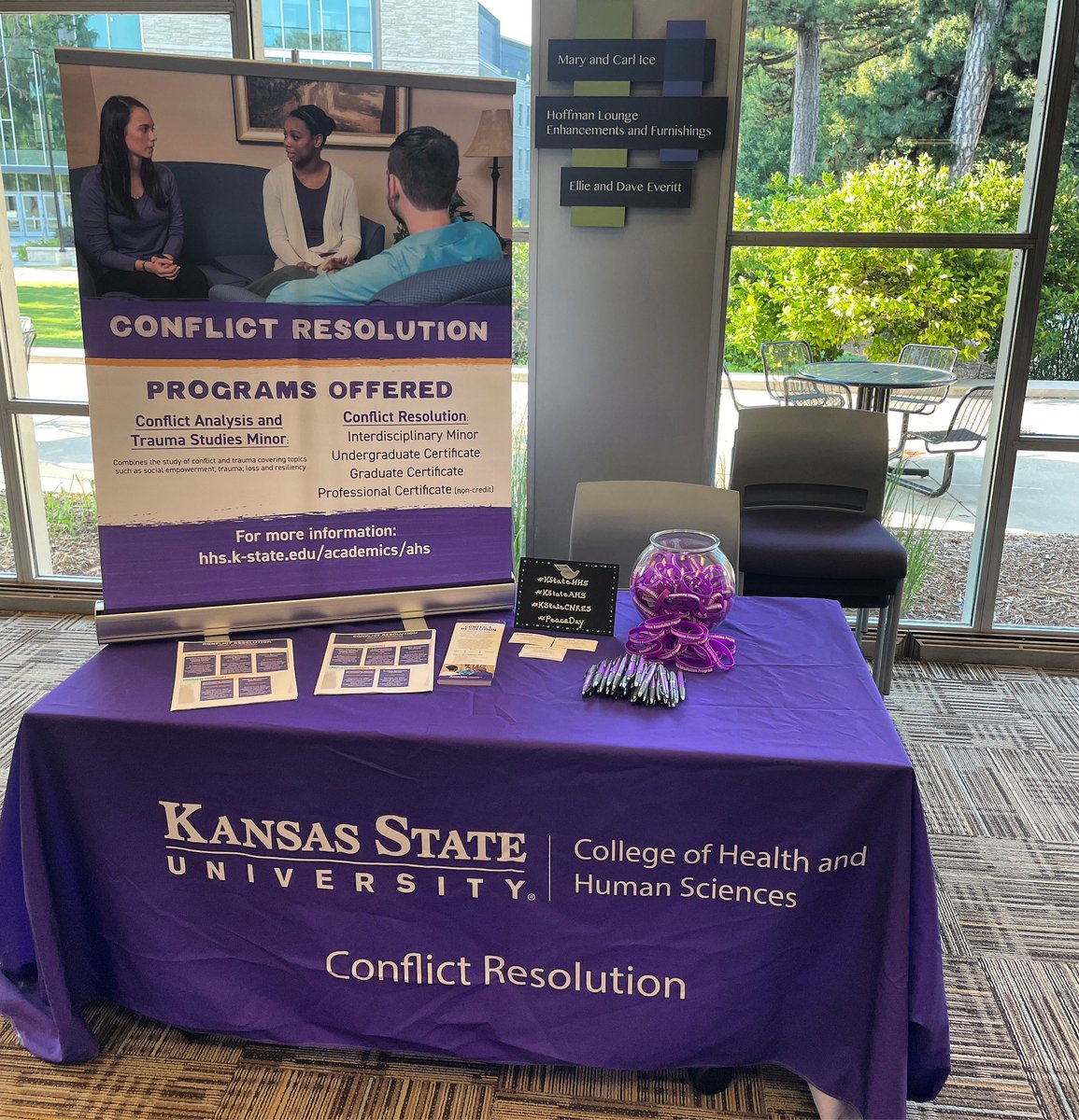 OMallon's tweet photo. Itโs New Student Welcome! Iโm so, so pumped to see up to 700 brand new students roaming around Justin Hall today. Lots of new peacebuilders on campus! Weโve got a brilliant year ahead! #KStateHHS #KStateAHS #KStateCNRES ๐๐๏ธ @KStateHHS @KStateAHS https://t.co/tT3608Dffn