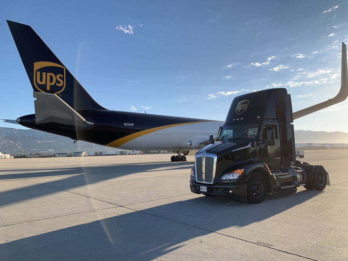 Dodgerdad3's tweet photo. My Ups truck looks good next the plane  @ups #UpsLife https://t.co/zNtaNnG9tp