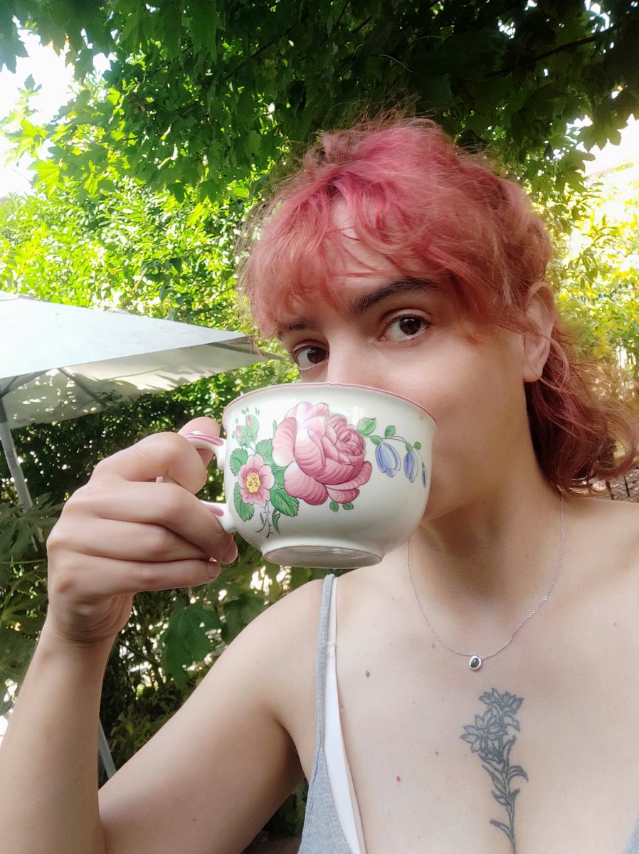 C'est la rentrée au Ponyo !!! 
On suffoque un peu à Lyon mais si vous êtes à la recherche d'espaces verts et frais, venez profiter du jardin ! 
😌