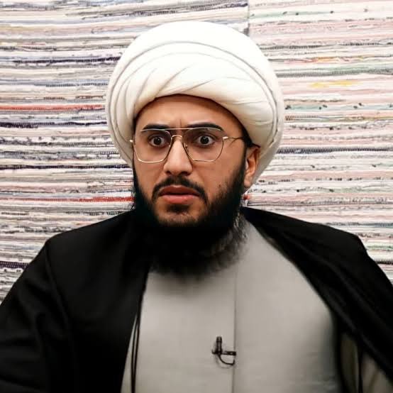waleed_1_975's tweet photo. الإثنين معممين لكن الأول نفى الغلو عن أهل البيت وقال بصيانة القرآن فتم نزع عمامته من المجلس الأعلى للشيعة !! والثاني قال بتحريف القرآن وينادي بالغلو هذا غير لسانه القذر ومع ذلك لم يتحرك هذا المجلس !! 
لكي نعلم جميعاً أن الشيعة وعلماء الشيعة على قلب الثاني ولكنها فقط استعمال التقية معنا !! ومن ينحرف عن القذارة يتم خلع عمامته !!