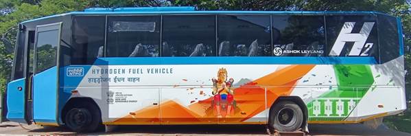 PIB_India's tweet photo. Intracity Hydrogen Buses to start Operation in Leh on Trial Basis 

➡️Towards achieving Carbon-Neutral Ladakh, NTPC is setting up Hydrogen Fuelling Station, Solar Plant and providing five Fuel Cell buses for operation on intracity routes of Leh 

➡️ First hydrogen bus reached Leh on 17th August, 2023 as part of a 3-month-long process of field trials, roadworthiness tests and other statutory procedures. 

➡️This will be India’s first ever deployment of hydrogen buses on public roads 

Read here: https://t.co/Brz0lsSKT4