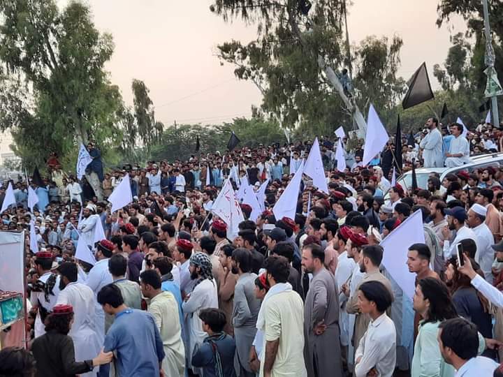 AlamZaibPK's tweet photo. PTM rally in Islamabad to speak against ongoing #EnforcedDisappearances, #Extrajudicialkillings, illegal imprisonment of PTM's Eid-ur-Rehman, Zakim and Gilaman by army in North waziristan, land mines and seizure of resources and properties.
#PashtunLongMarch2Islamabad https://t.co/zDvlS25Mjj