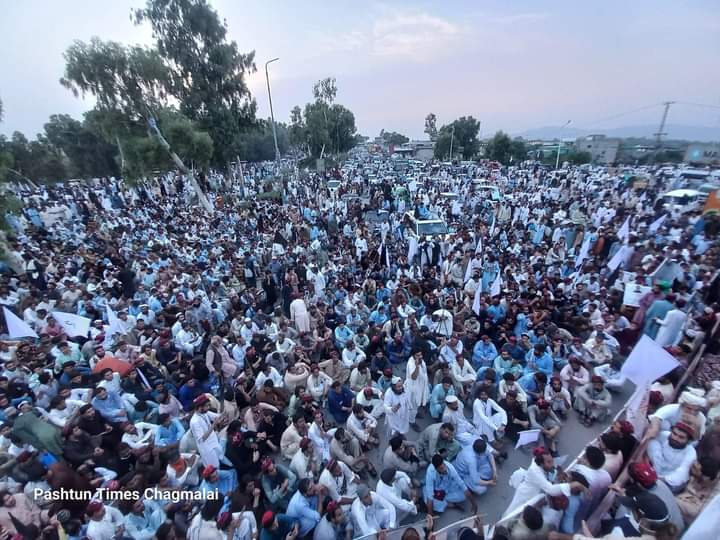 PTM rally in Islamabad to speak against ongoing #EnforcedDisappearances, #Extrajudicialkillings, illegal imprisonment of PTM's Eid-ur-Rehman, Zakim and Gilaman by army in North waziristan, land mines and seizure of resources and properties. #PashtunLongMarch2Islamabad