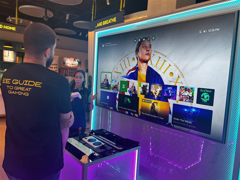 MarcAllera's tweet photo. This week's Gaming Accessibility Workshop, which we were proud to host with @MicrosoftUK, is what we mean when we say we're putting innovation, personal experience and community front and centre at our new @EE Studio store, in Westfield White City 🕹️🤝 https://t.co/5XII1rJGqD
