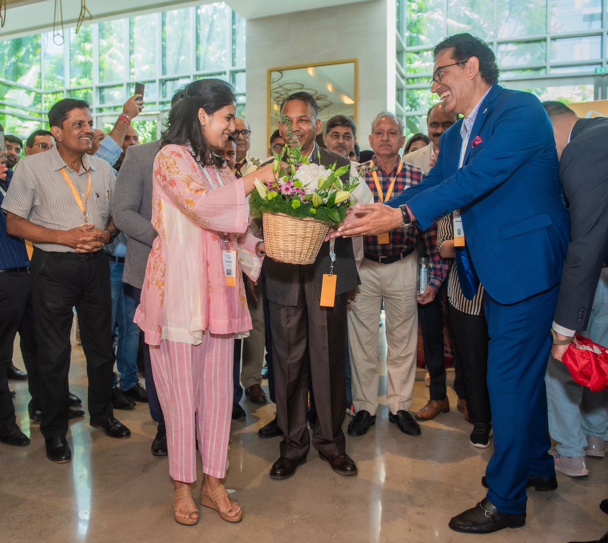 myTRIDENThome's tweet photo. Caught a glimpse of our dealers diving into the beauty of myTrident collection. Grateful for these connections that bring passion to our brand.
#tridentgroup #mytrident #tridentassociatemeet2023 #farmtofashion #myloveforhome #homedecor #tam2023 #luxurylifestyle #tridentpaper https://t.co/qzDZ3Hjopa