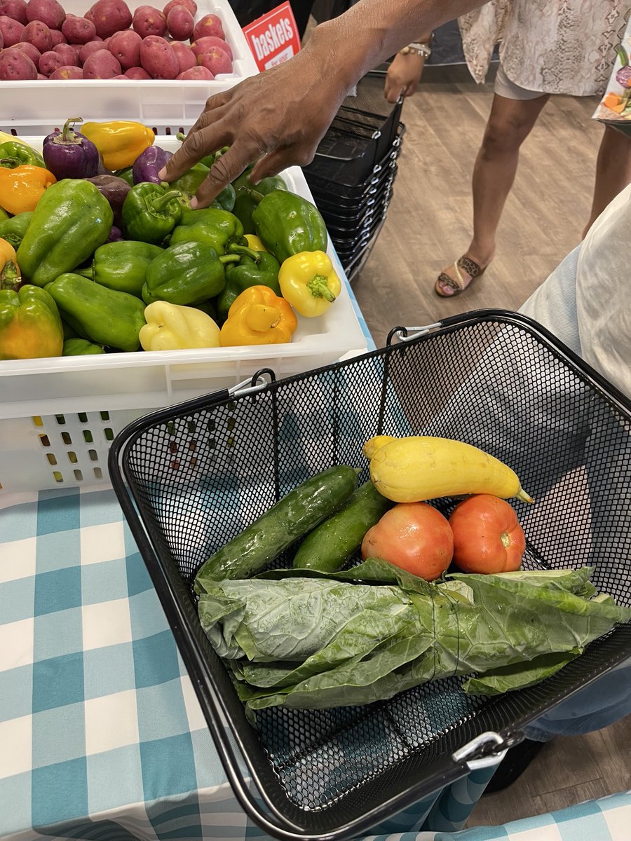 GeorgiaAHA's tweet image. With this effort, began the farm fresh market that will provide healthy, nutritious food options for purchase in addition to community health services such as blood pressure screenings. #machn