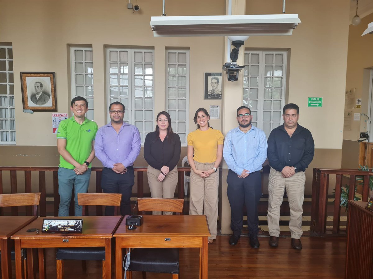micittcr's tweet photo. Este jueves Orlando Vega, viceministro de Ciencia, Tecnología e Innovación participó en una sesión de trabajo en la Municipalidad de Oreamuno.

Inteligencia Artificial, infraestructura de telecomunicaciones, 5G e Internet de las cosas fueron los principales temas dialogados. https://t.co/hopjtescuA