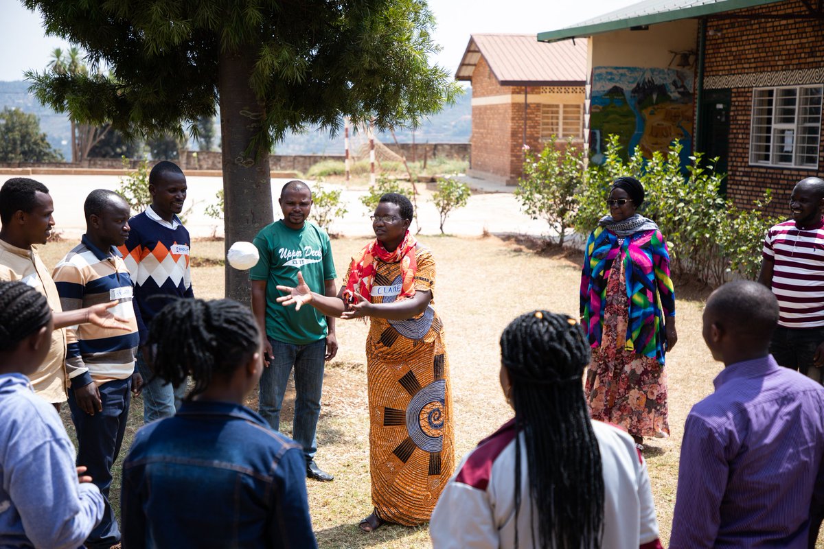 🤝💬 Mentorship Matters! STELIR selects female school-based mentors to lead the way, inspiring and guiding fellow teachers. It's more than education – it's about building a supportive community for growth and progress. 👩‍🏫🌟 #STELIR #Mentorship #BCCESSA #BCEngSSA #Rwanda