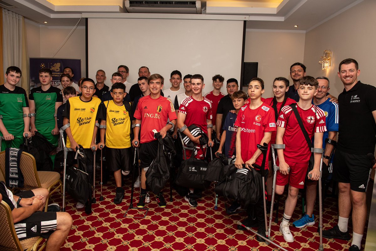 BladeBoyRio's tweet photo. @EuroAmp @PaulaDuda13 Rio really enjoyed the @EuroAmp Junior Camp Opening Ceremony! 🏴󠁧󠁢󠁥󠁮󠁧󠁿⚽️🇵🇱🎉 BIG THX @PaulaDuda13  for the fab photos! 📷🤩 @amputeefootball #togetheranythingispossible #AmputeeFootball #EAFF #EAFA #EAFAJuniors #YoungLions https://t.co/NCqBTYspH1