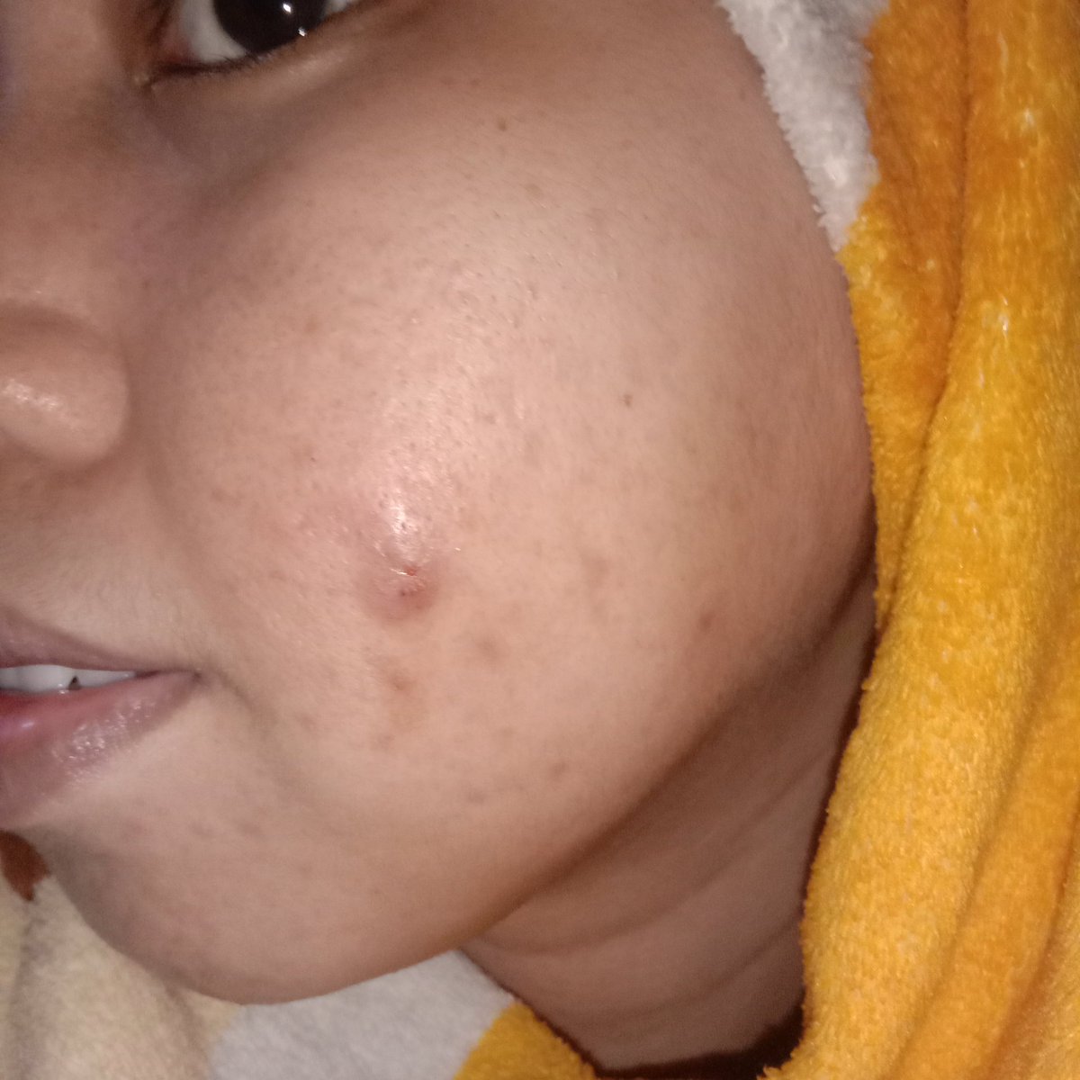 indriiians's tweet photo. Night skincare pas lagi jerawatannn! 😔

Spotted 📌 Moisturizer stick dari @avoskinbeauty
#racunskincare #newproduct https://t.co/dYstxbAMdp