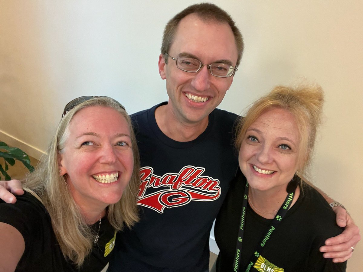 jmeebuckley's tweet photo. These people make #YCSDMiddleSchoolMagic https://t.co/E76sEPvYzG