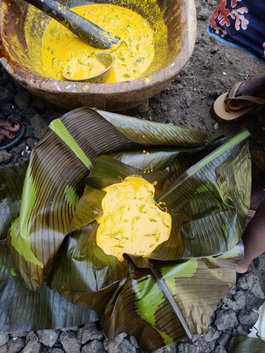 Say goodbye to plastic packages, and hello to banana leaves. As a household, we're committed to reducing our plastic footprint and making a positive impact on our environment. Let's inspire others to follow suit! #SustainableSwitch #GreenChoices .