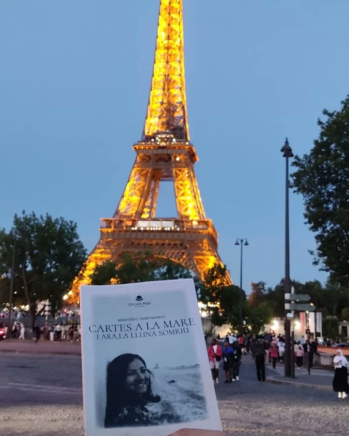 txellens1's tweet photo. 📖 Encara no l'has llegit?
"Cartes a la mare. I ara la lluna somriu" ja és a les mans de prop de 300 persones que l'estan gaudint aquestes vacances!
@sbdcultura @RadioSabadell
@iSabadellcat @DiariDeSabadell https://t.co/xxLPntl1vi