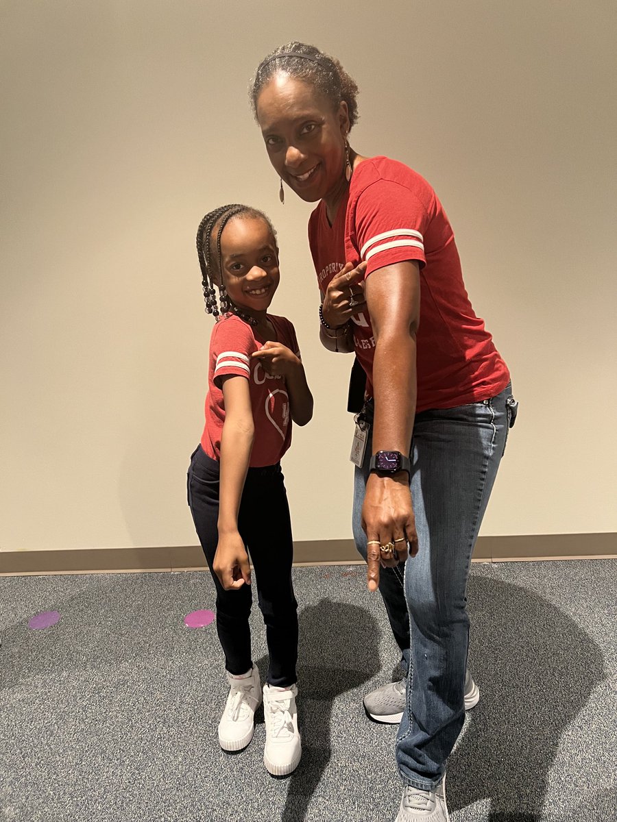 College Day twins ⁦@Cummings_Alief⁩ ⁦@AliefISD⁩ ⁦@AliefCounseling⁩ #makesomeonesmile #cummingsstyle