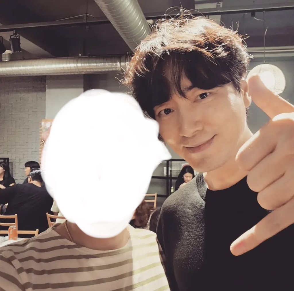 lux_jh's tweet photo. 헐.... 이준혁 범도3 회식 뉴짤이라니ㅠㅠㅠ 덮머주녁😭
 (출처_공카) https://t.co/L1jY5S8M69