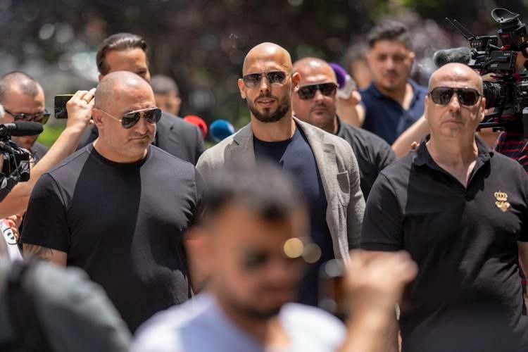 Cobratate's tweet image. I get told how I've changed men’s lives

How I inspire people

How I have what everybody wants, but nobody has, and that its remarkable I did it all myself

I am men’s HERO

If I believed in being humble, I would be

But I believe in the universe and divine purpose - it is my job…