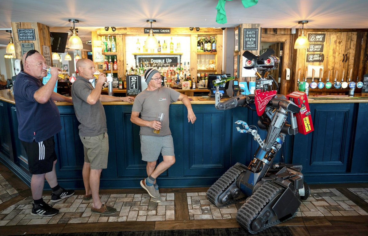 EalesIsaac8177's tweet photo. SWNS Pictures of the week 18/08/23 🌪 🪂🤖 
Wind turbine fire, Suffolk / @oliv3rdronepics
RAF Falcons, Whitby / @RoyalAirForce
Alcoholic Short Circuit, Nottinghamshire / @tamphotography 
Cartoon Café, Manchester / @WilliamLailey 
#swns #swnspictures #news #photography https://t.co/TASZfKPLQq