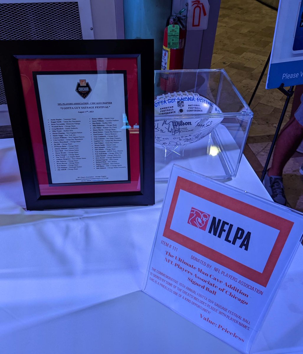 ChicagoRPFPC's tweet image. The RPFPC and NFLPA Chicago Chapter was in attendance at last night's annual "I Gotta Guy Sausage Festival" benefitting the Schaaf-Yang Syndrome Research and the @fpwr. Our guys were guests of longtime RPFPC supporters, Morley &amp;amp; Ruby Rushford. #RPFPC #NFLPAChicago #Brotherhood