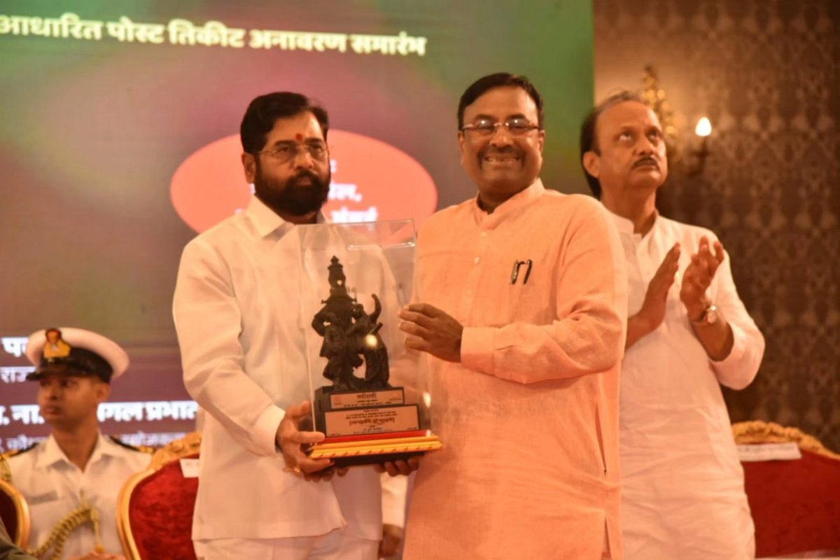 SMungantiwar's tweet photo. यावेळी मुख्यमंत्र्यांचे प्रधान सचिव तथा सांस्कृतिक कार्य विभागाचे प्रधान सचिव श्री विकासजी खारगे, पोस्ट मास्टर जनरल श्री अमिताभजी सिंह यांच्यासह अनेक वरीष्ठ अधिकारी आणि मोठ्या संख्येने निमंत्रित मान्यवर उपस्थित होते.
#शिवराज्याभिषेक_350 #shivajimaharaj #shahajiraje #PostTicket https://t.co/dMpVVKcpBW
