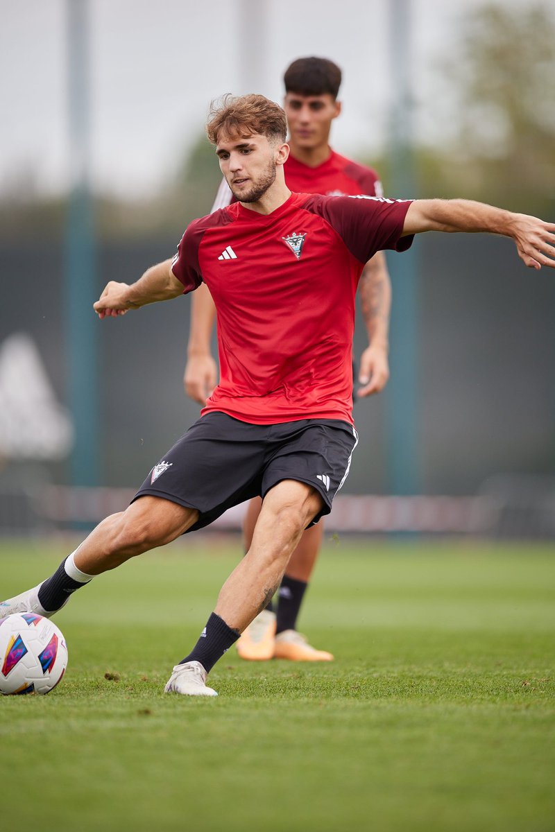 PabloRamonP's tweet photo. Enfocados en el partido del domingo, vamos @CDMirandes ! #TrainingDay #PR27 https://t.co/JEiyeN5OA6