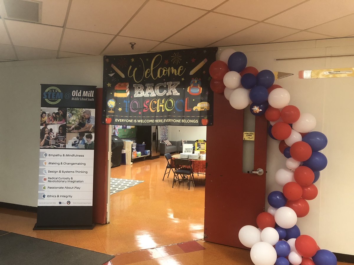 What a great start to our day as we welcomed our #AACPSAwesome teachers and staff back to OMMS 💙❤️🤍 #belonggrowsucceed #onestepatatime #youmakeadifference #PatriotPride #ittakesavillage