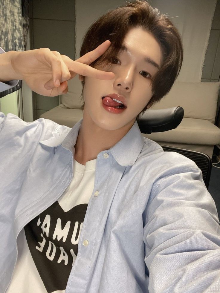 kitty_ryeon's tweet photo. #ONLYBSelcaDay 
#JUST_B 

❤️💖💖💖💖
My 1st Only B selca day https://t.co/DlpwSGj4uB