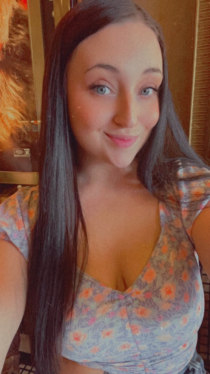 Thedesivega's tweet image. Picking my blog winners tonight around 7 😇 stay tuned 😘