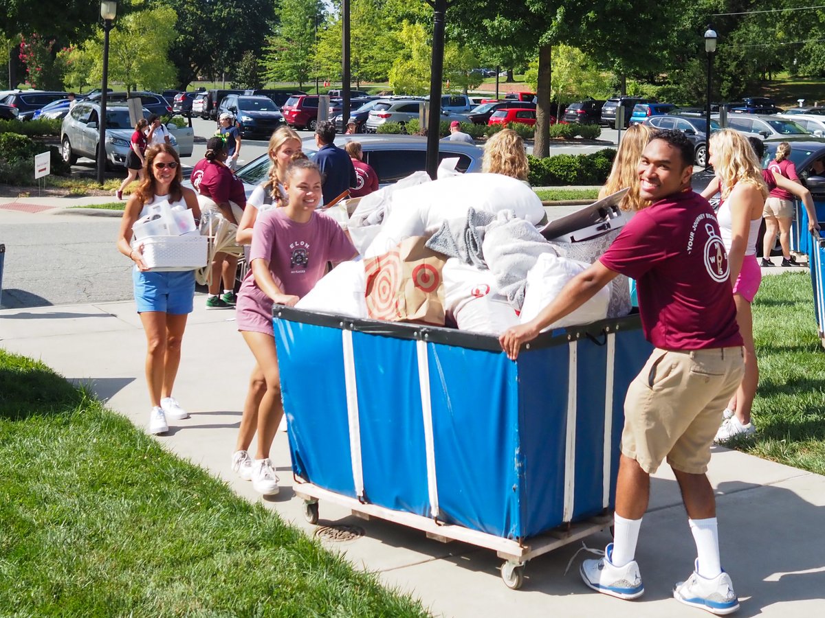 elonuniversity's tweet photo. Campus is alive this morning as #Elon27 moves in and begins what promises to be a wonderful time at Elon! Best of luck to our newest students! #ElonMoveIn https://t.co/bWXOZfxUDW