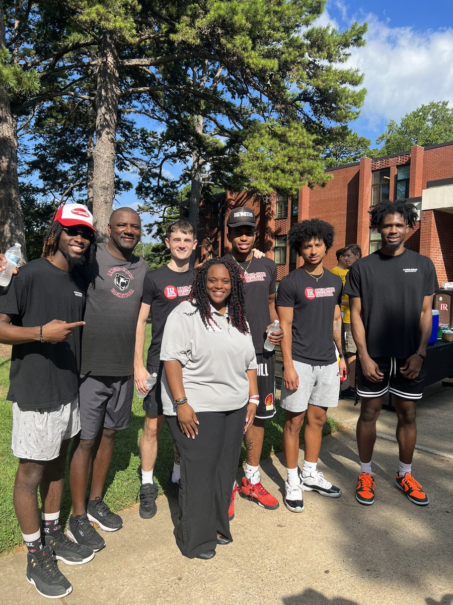 LRU_Basketball's tweet photo. The balls 🏀 on our court with freshman move-in! 
Men’s basketball loved working along side LR DELTAZETA Sorority @LRbears https://t.co/7itUnjquuj