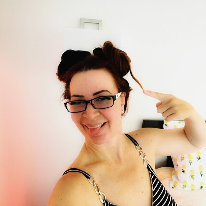 Buns of fun! #phoebeswinger #liveyourlifestyle #podcasterofinstagram #youtuber https://t.co/ohJtHrtT<a href="/tag/phoebeswinger"class="tags">#phoebeswinger</a><a href="/tag/liveyourlifestyle"class="tags">#liveyourlifestyle</a><a href="/tag/youtuber"class="tags"><span>#youtuber</span></a><a href="/tag/podcasterofinstagram"class="tags"><span>#podcasterofinstagram</span></a>