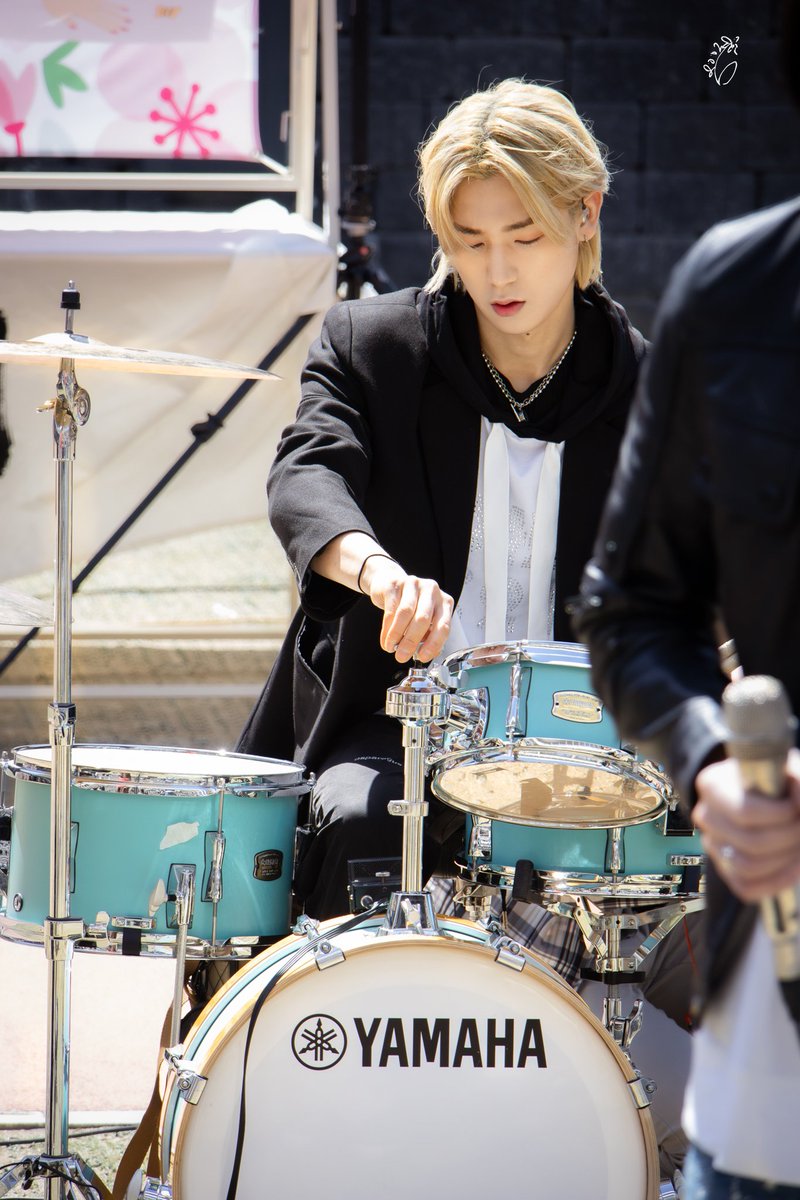 springrose__'s tweet image. 230408 • 송도 트리플 스트리트 버스킹 • @official2z • #범준

💛 #2Z #BUMJUN #2ZBAND