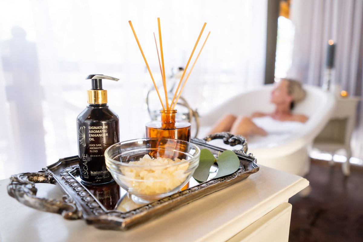 Discover the harmony between nature and luxury at Eagle Tented Lodge, as showcased by my photography. Experience it all, just as I did, through the captivating frames of my photography. #creativelabnamibia